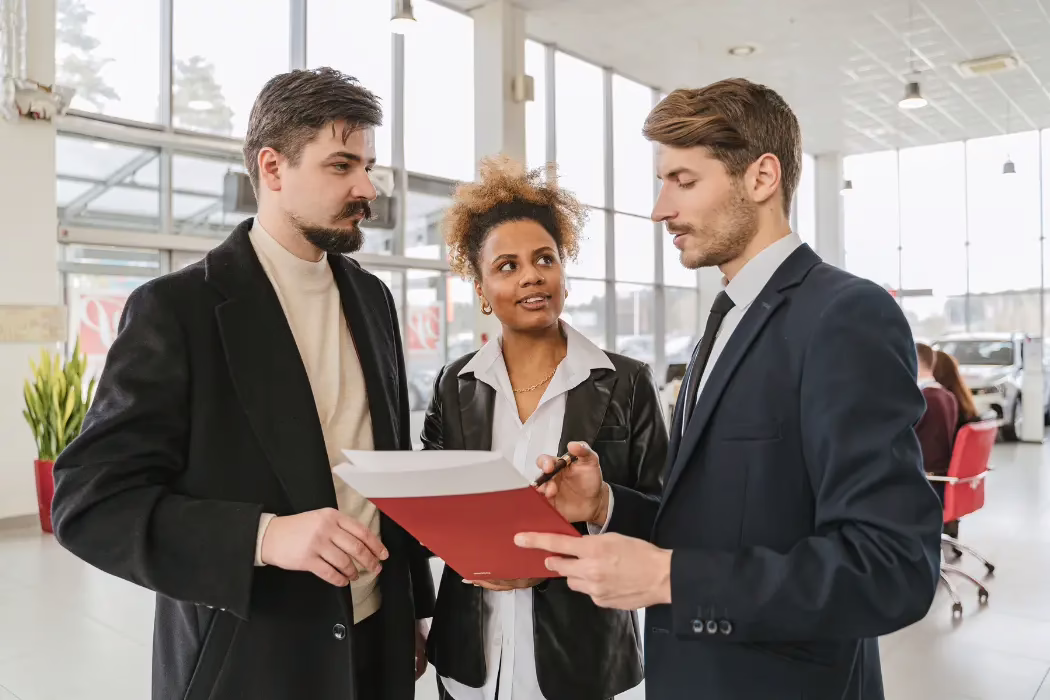 expert real estate agent with his clients for commercial leasing
